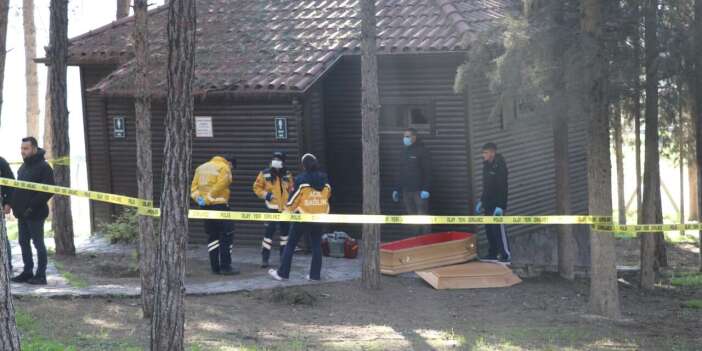 Park lavabosunda erkek cesedi bulundu