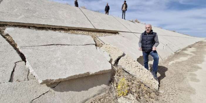 Konya Ovası’na hayat vereceği umut edilen AHİ Kanalı çöküyor