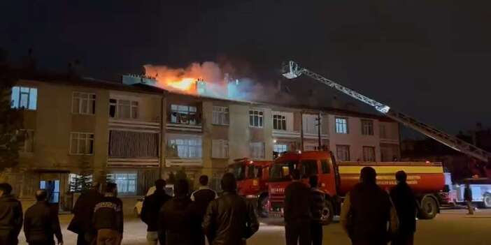 Konya’nın merkezinde 3 katlı bir apartmanda yangın paniği
