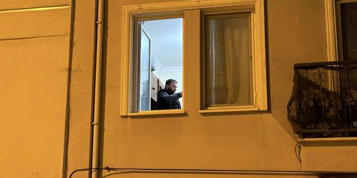 Kötü koku, emekli okul müdürüyle ilgili acı gerçeği ortaya çıkardı