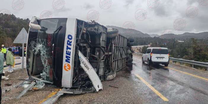 Konya’da yolcu otobüsü devrildi! Çok sayıda yaralı var