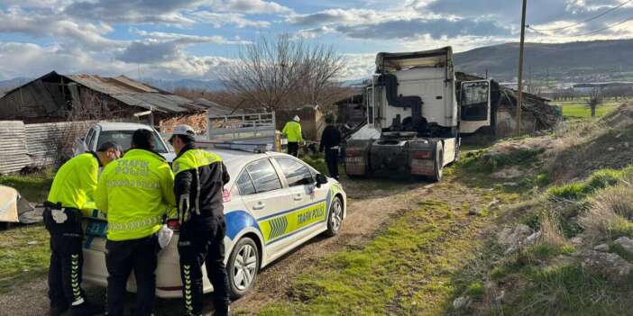 Dur ihtarına uymayan TIR sürücüsü bedeli çok ağır ödedi