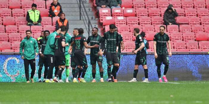Konyaspor öne geçtiği Samsunspor maçında 1 puana razı oldu