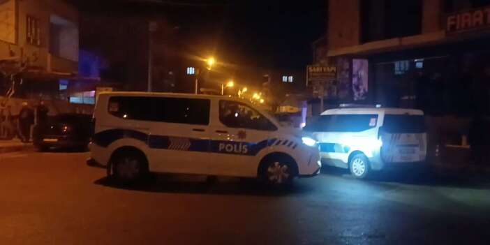 Sokak ortasında silahlı çatışma çıktı! Yaralılar var