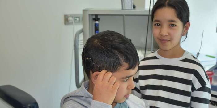 İşitme engelli iki kardeş, ilk kez Konya’da duymaya başladı