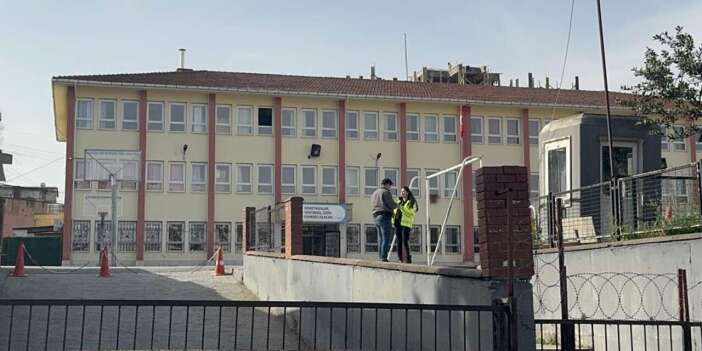 Okulu karıştıran iddia! 70 yaşındaki kapı görevlisi tutuklandı