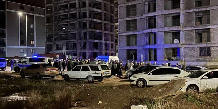 Kayıp olarak aranan lise öğrencisi bina önünde ölü bulundu