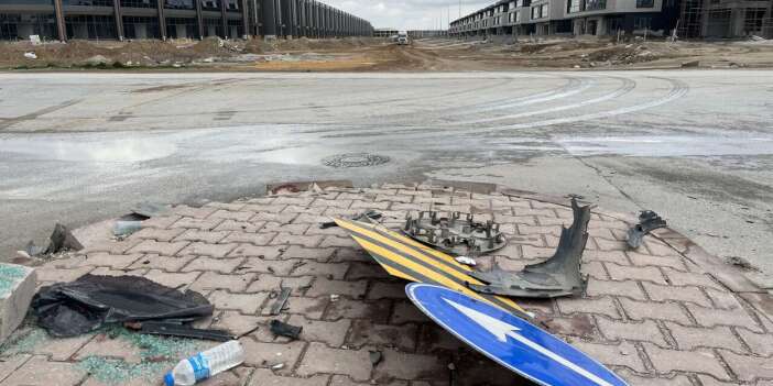 Konya’da hafif ticari aracın çarptığı minibüs takla attı