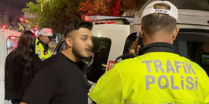 Polise “Abi kız arkadaşımın yanında beni bozma” dedi, küfür edip kaçtı