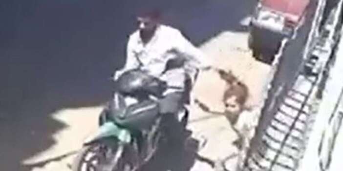7 yaşındaki kızını saçından tutup motosikletle sürükledi
