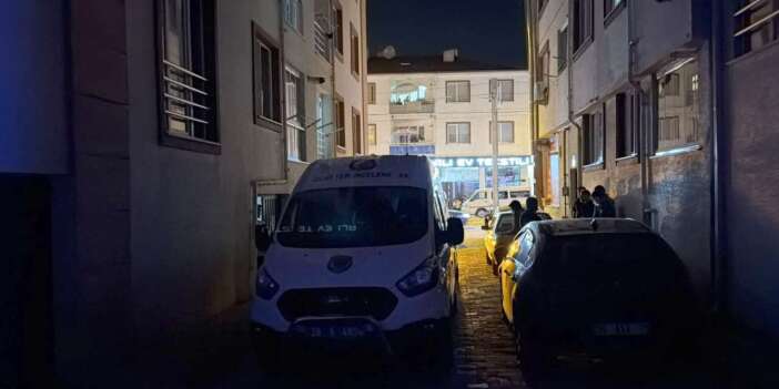 Kötü koku tüm sokağı sarınca komşular öldüğünü anladı