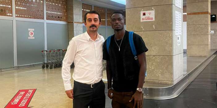 Konyaspor’un yeni transferi imza için şehre geldi