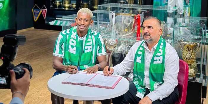 Afrikalı futbolcu Konyaspor’a imzayı attı