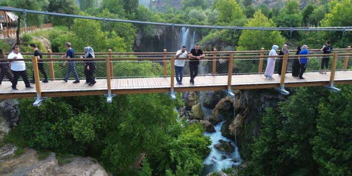 Konya’da sıcaklardan kaçanların ilk durağı Yerköprü Şelalesi oldu