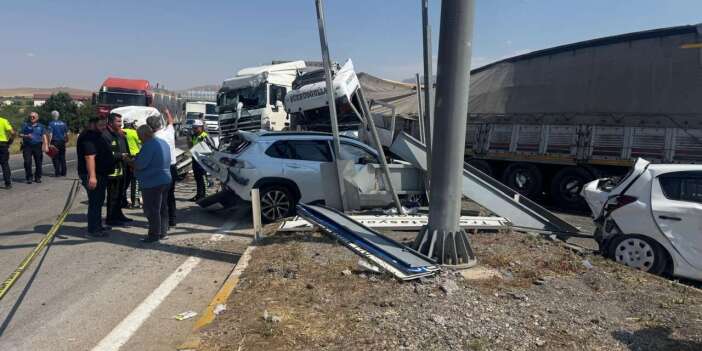 Konya’da 5 araç kazaya karıştı! Baki Türk öldü, 9 yaralı var