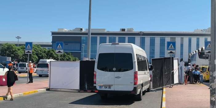 Emekli polis havalimanında sevgilisini tabancayla öldürdü