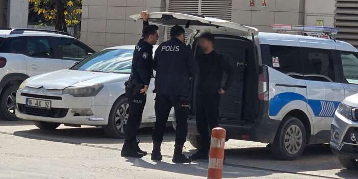Belinde tabancayla okula girdi, polis alarma geçti! Gerçek sonradan ortaya çıktı