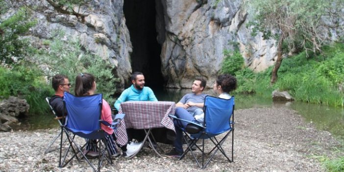 Konya'da doğaseverleri kendine hayran bırakan mağara!