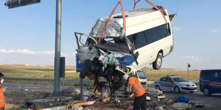 Konya Valisi Özkan 7 kişinin öldüğü kazadaki yaralıları ziyaret etti