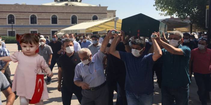 Konya’da acı olay! Öğretmen anne ve baba EBA’dan canlı ders verirken küçük kızları Kumsal Bayram balkondan düşüp öldü