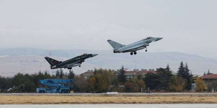 İngiliz pilotlar Konya'da eğitim uçuşu gerçekleştirdi