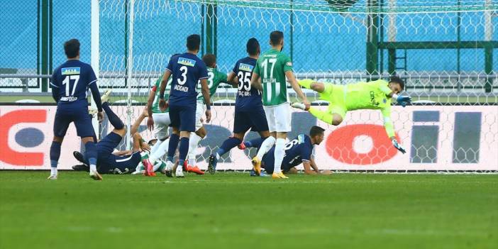 Konyaspor geriye düştüğü maçta 3 puanı kopardı