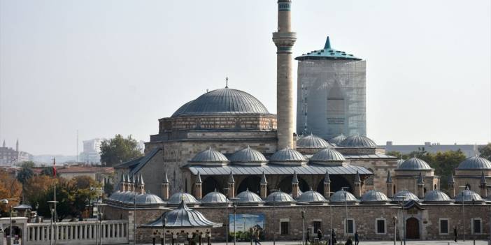 Mevlana Müzesi'nin turkuaz kubbesi "100 ton yük"ten kurtarıldı