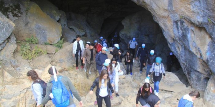 Doğaseverler Çamlık Mağaralarında yürüdü