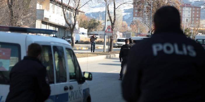 Boşandığı eşi ve 2 çocuğunu öldürüp polisten kaçmaya çalışan zanlı yaralı yakalandı