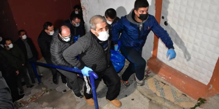 Koca dehşeti! Defalarca bıçaklayarak öldürdüğü eşinin cesedini yorgan ve halıya sararak gizlemeye çalıştı