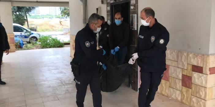 Birlikte yaşadığı kadını bıçakla öldürdü, cesedi 2 gün boyunca evde bekletti