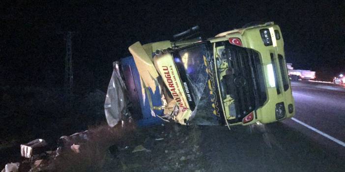 Konya yolunda aşırı rüzgar; TIR, kamyon, otomobil ve jandarma aracını devirdi: 2’si asker 5 yaralı