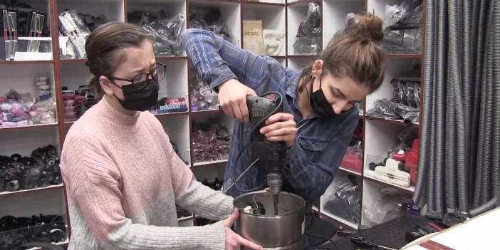 Konya’nın tamirci ailesi! 16 yıl önce eşini kaybeden baba, 3 kızına mesleğini öğretti