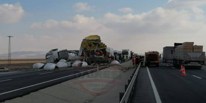 Konya’da iki TIR çarpıştı, ortalık savaş alanına döndü: 1 ölü