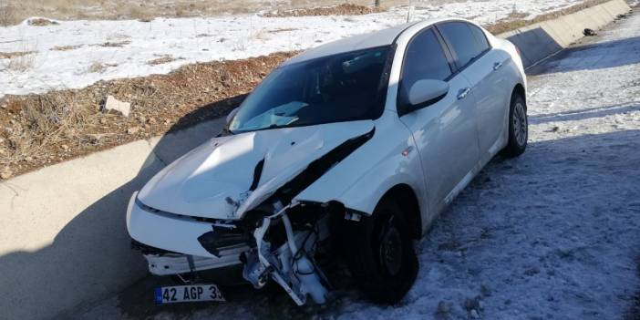 Konya yolunda lastiği patlayan otomobil bu hale geldi, 4 kişi hafif sıyrıklarla kurtuldu