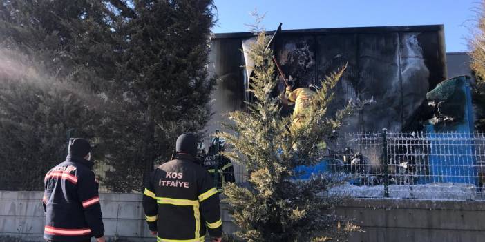 Konya’da korkutan fabrika yangını! Büyümeden kontrol altına alındı