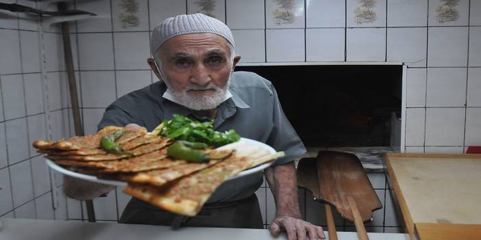 Konya’da 80 yaşındaki etliekmek ustası gençlere taş çıkartıyor