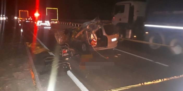 Son Dakika: Konya’da otomobil TIR’a çarptı: 3 ölü, 5 yaralı