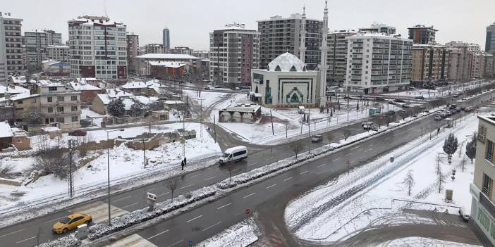 Konya beyaza büründü! Kar yağışı devam edecek mi?