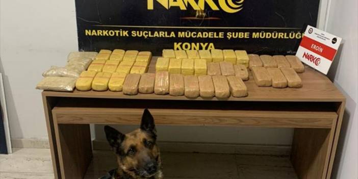 Konya'da otomobilin sürücü koltuğunun altına gizlenmiş 23 kilo 432 gram eroin bulundu
