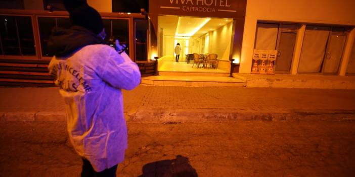 Otelde dehşet! Tartıştığı sevgilisini boğazından ve göğsünden bıçaklayarak öldürdü