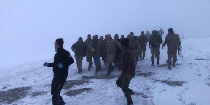 Son Dakika: Askeri helikopterin düşmesi sonucu 9 askerimiz şehit oldu