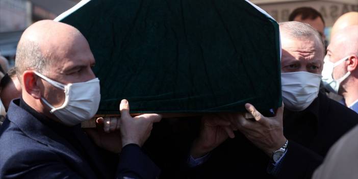 İçişleri Bakanı Süleyman Soylu'nun en acı günü! Annesinin tabutunu omuzladı