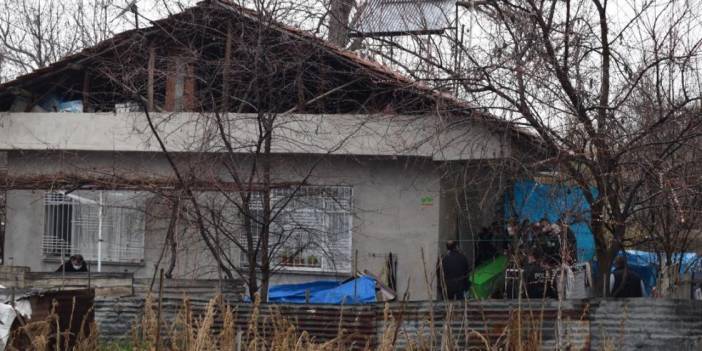 İntihar ihbarıyla eve giren polis dehşet olayı ortaya çıkardı: Babasını öldürüp okula gitmiş!