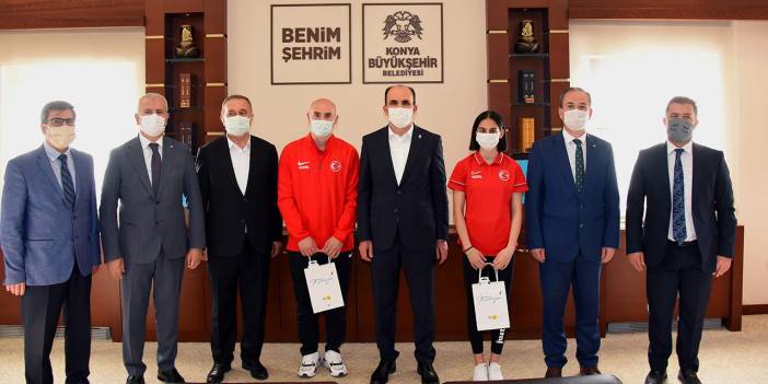 Kazandığı madalyalarla Konya’nın gururu olan Elif Ceren Çolak, Başkan Altay'ı ziyaret etti