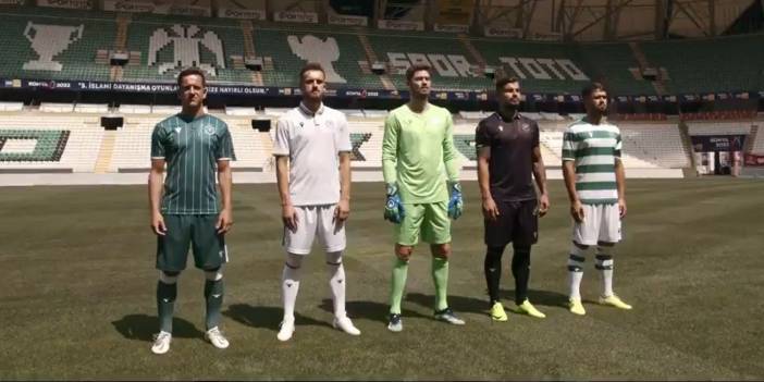 Konyaspor'un merakla beklenen 100. yıl formaları görücüye çıktı