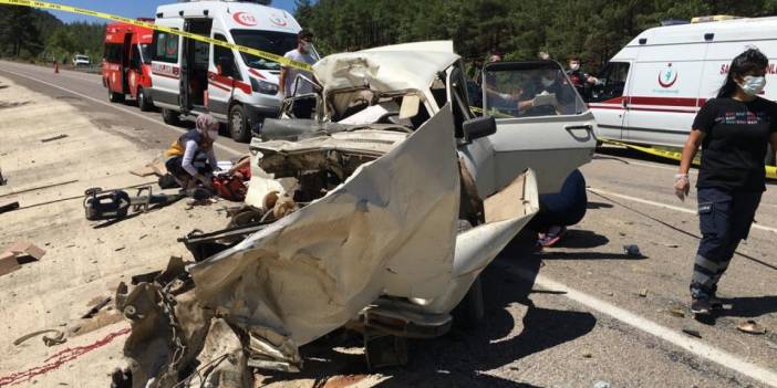 Düğün yolunda katliam gibi kaza: Aynı aileden 5 kişi öldü