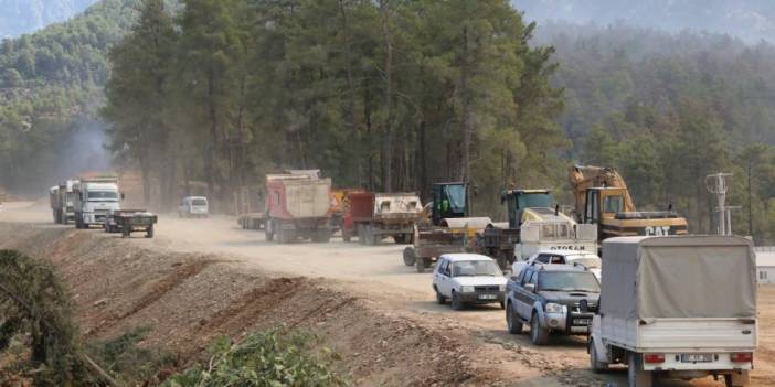 Alevler yaklaştı, ilçe merkezinin tahliyesine başlandı