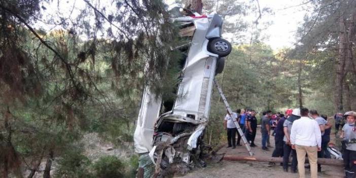 Şarampole devrilen minibüsteki ölü sayısı 8'e yükseldi