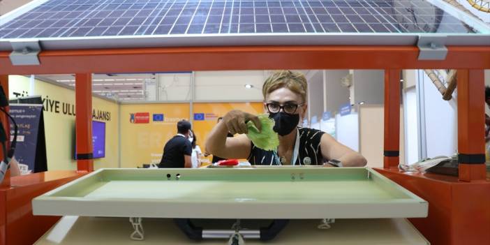 Konya'da meslek liseliler atıkları gübreye dönüştüren solar makine geliştirdi